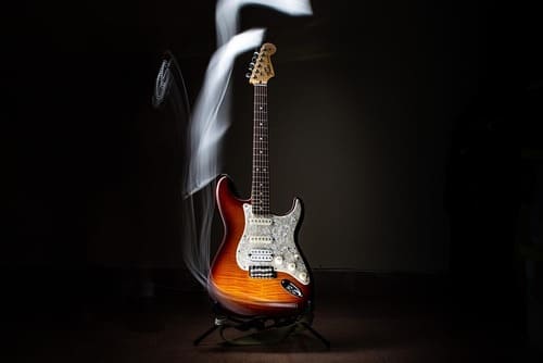 E-Gitarre lernen mit einer Stratocaster.